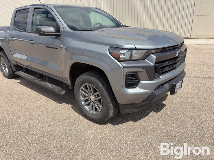 2025-chevrolet-colorado-image-12