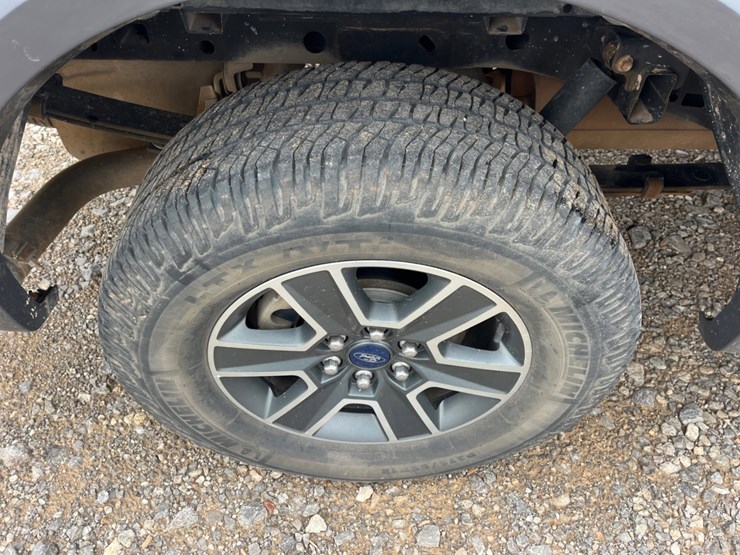 2016-ford-f150-image-12