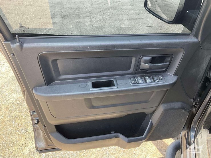 2016-dodge-1500-image-11