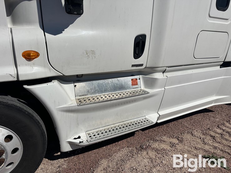 2015-freightliner-cascadia-125-image-15