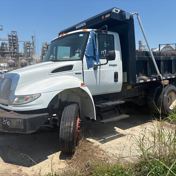 #49 • 2011 INTERNATIONAL 6 YD DUMP TRUCK