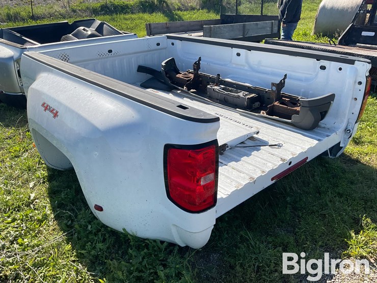 2016-chevrolet-3500-image-7