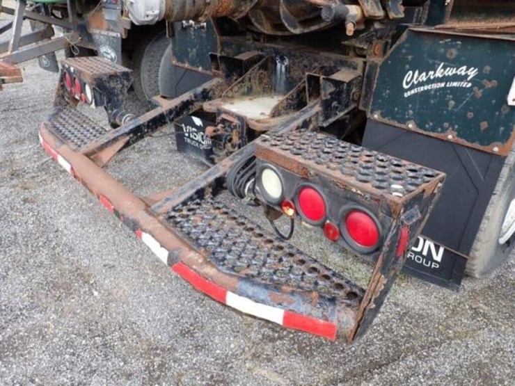 inoperable-2005-mack-cv713-granite-tri/a-vacuum-tr-image-70