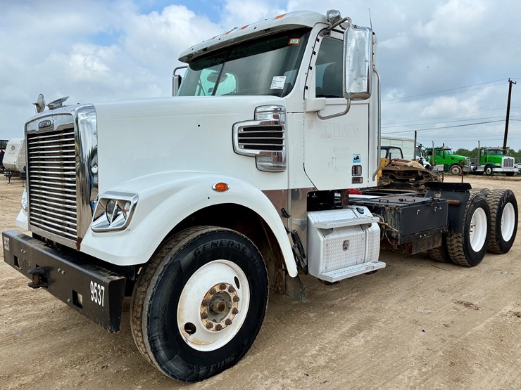 2015-freightliner-coronado-122-sd-image-1