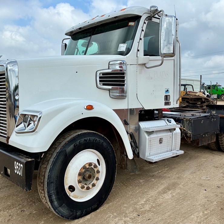 2015 FREIGHTLINER CORONADO 122 SD