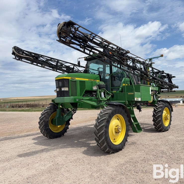JOHN DEERE 4700