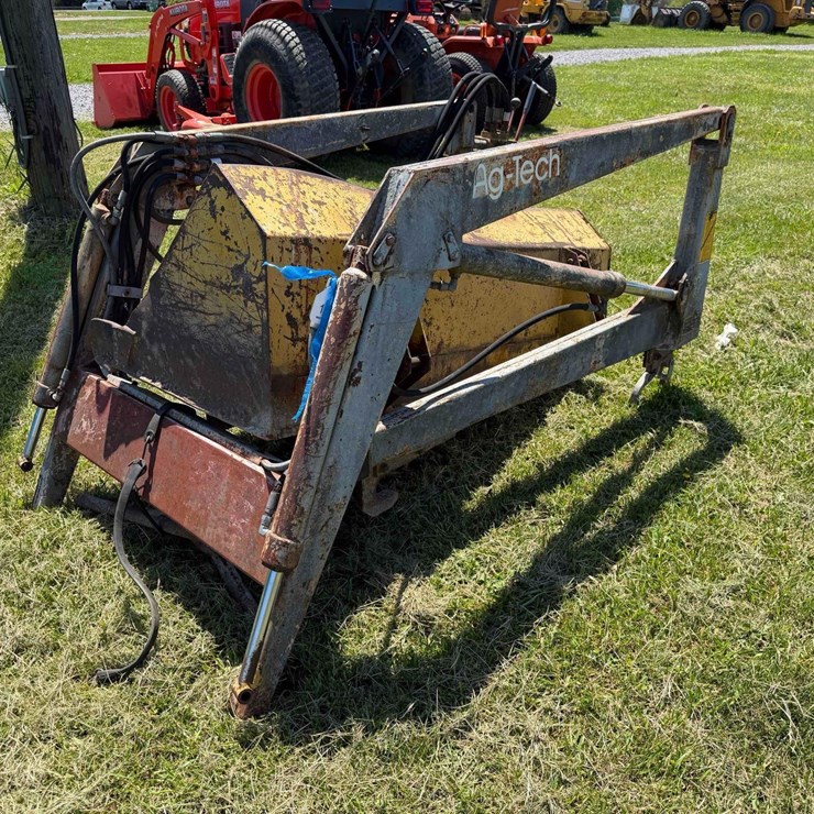 AG Tech Tractor Loader Goes W/ Case Tractor