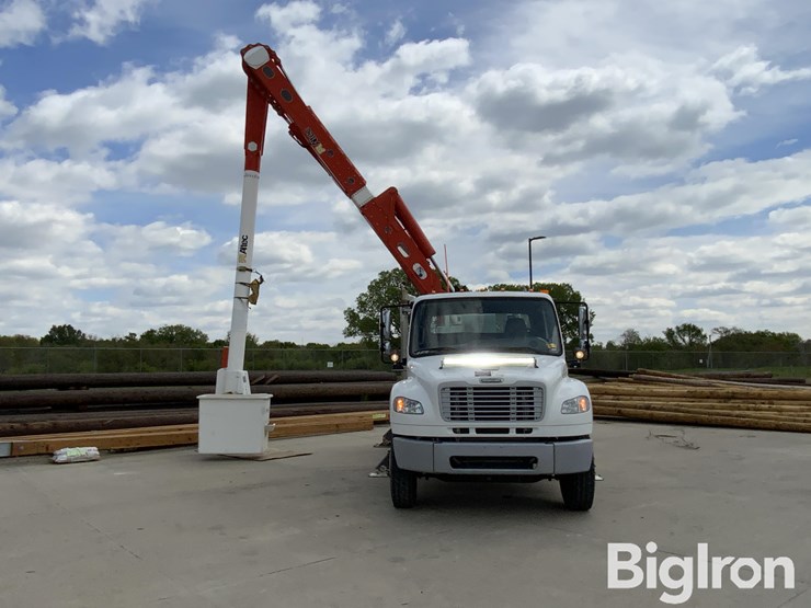 2012-freightliner-m2-106-image-2