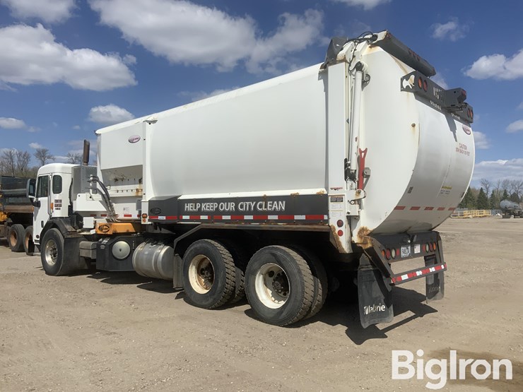 2015-peterbilt-320-image-7