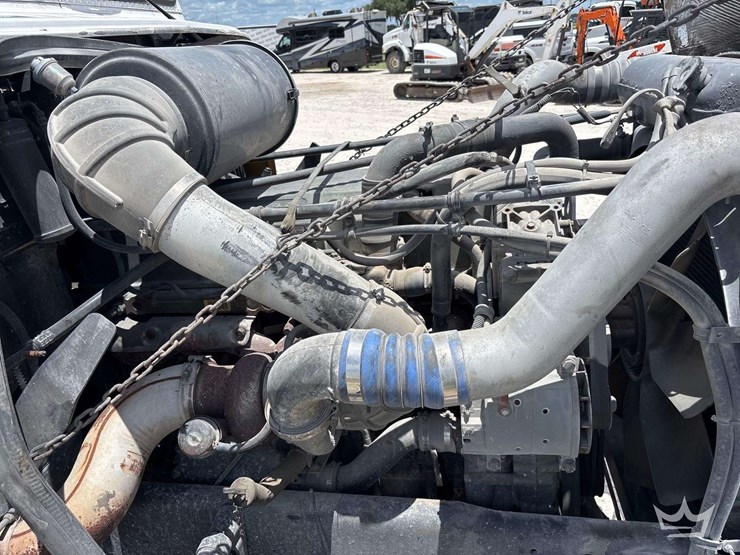 2000-freightliner-fld120-image-7