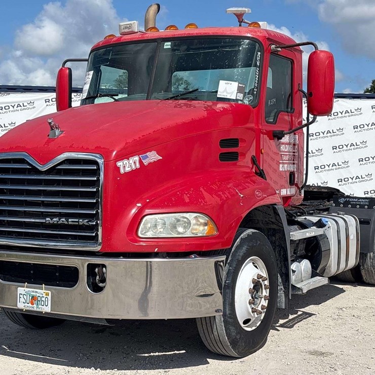 2013 Mack CXU613 T/A Day Cab Truck Tractor