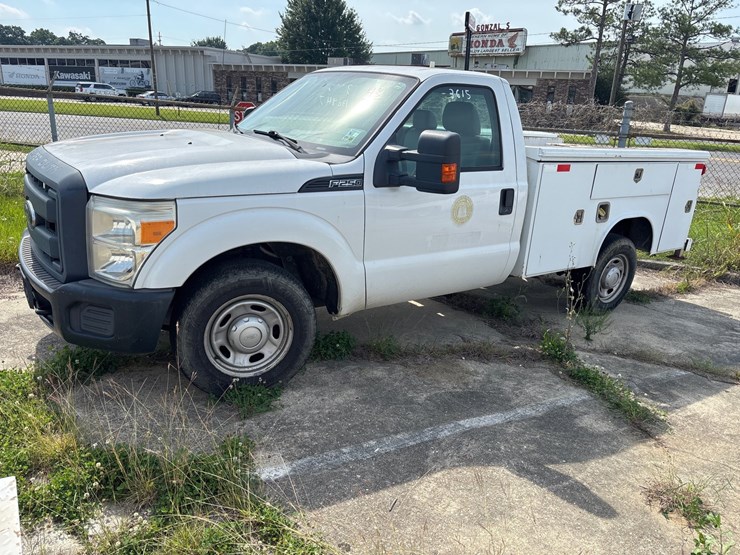 #43-•-2012-ford-3/4-ton-service-body-truck-image-1