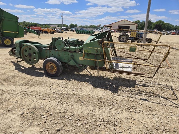 john-deere-24t-image-8