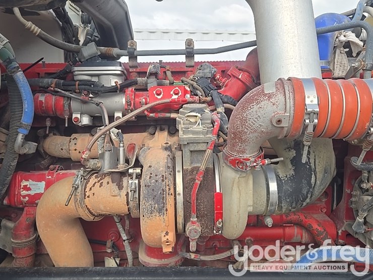 2010-peterbilt-367-image-42
