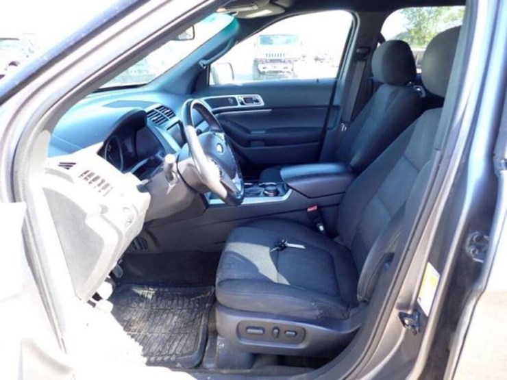 2014-ford-explorer-xlt-image-21