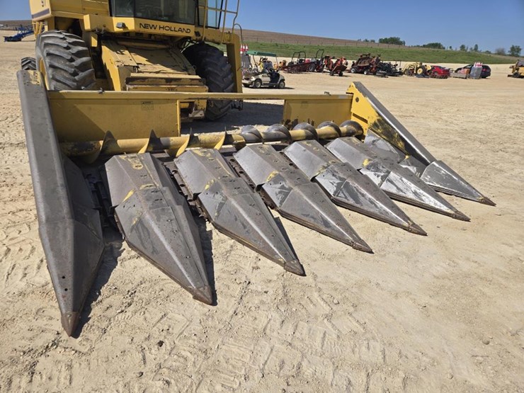 new-holland-974-image-4