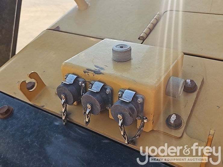 2016-caterpillar-d5k2-lgp-image-31