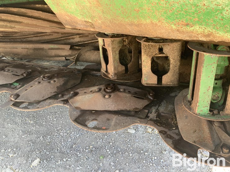 2015-john-deere-w235-image-17
