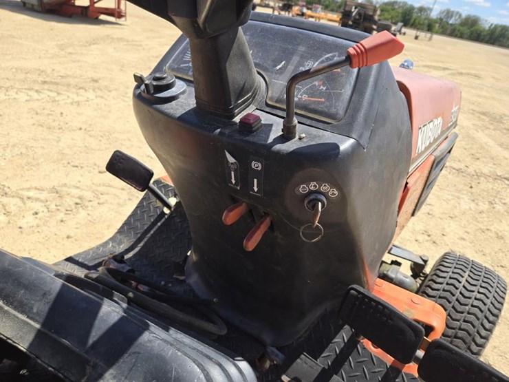 kubota-b2410-image-17