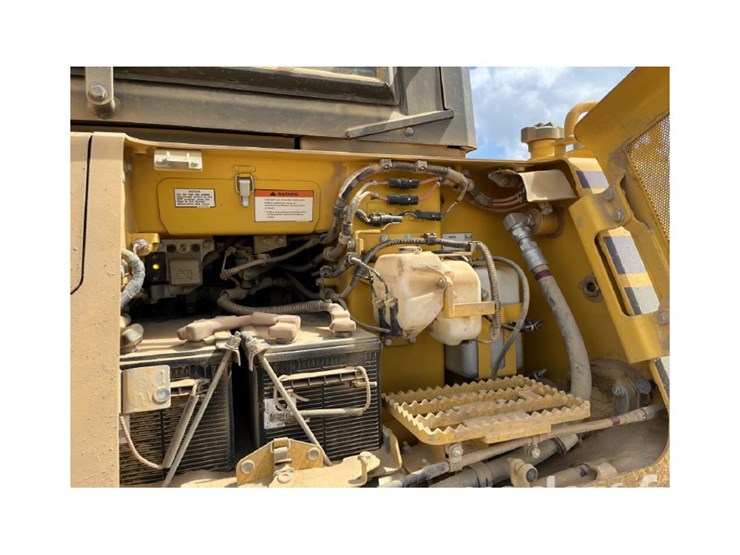 2024-komatsu-d61px-24-image-28