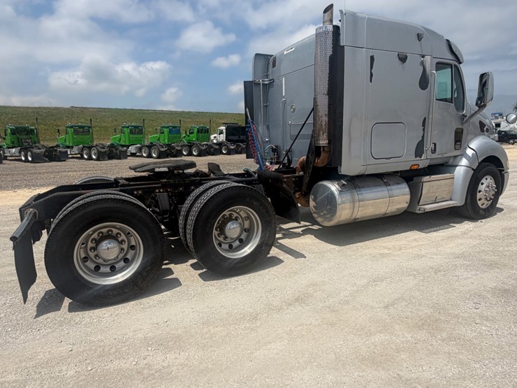 2009-peterbilt-387-image-5