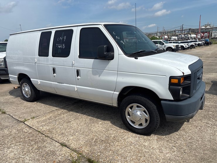 2013-ford-e150-image-2