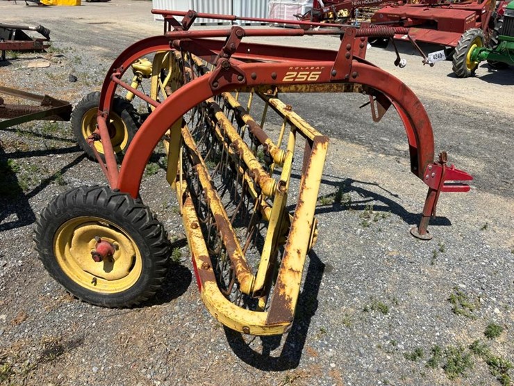 new-holland-256-image-3