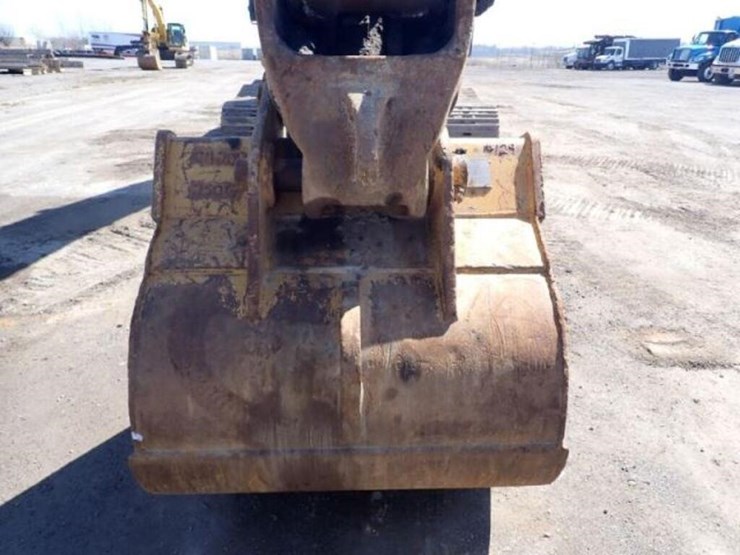 2017-deere-250g-lc-image-24