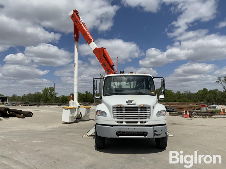 2016-freightliner-m2-106-image-10