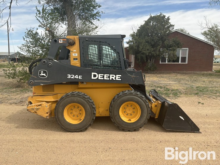 2017-deere-324e-image-4