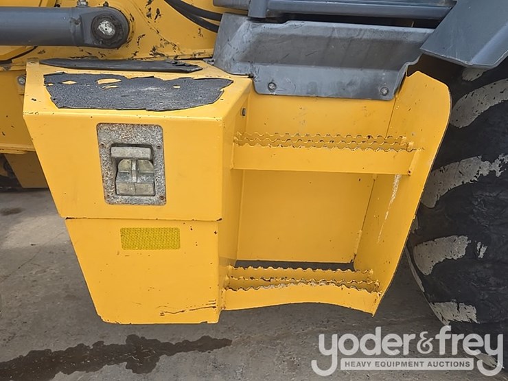 2020-deere-310sl-image-40