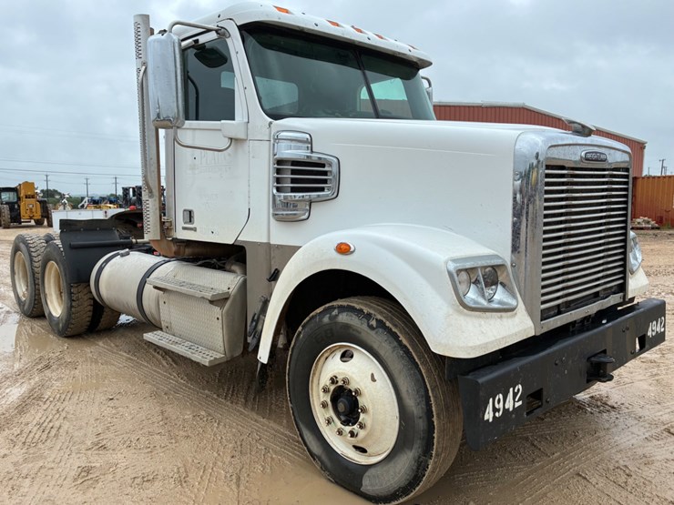 2013-freightliner-coronado-122-sd-image-3