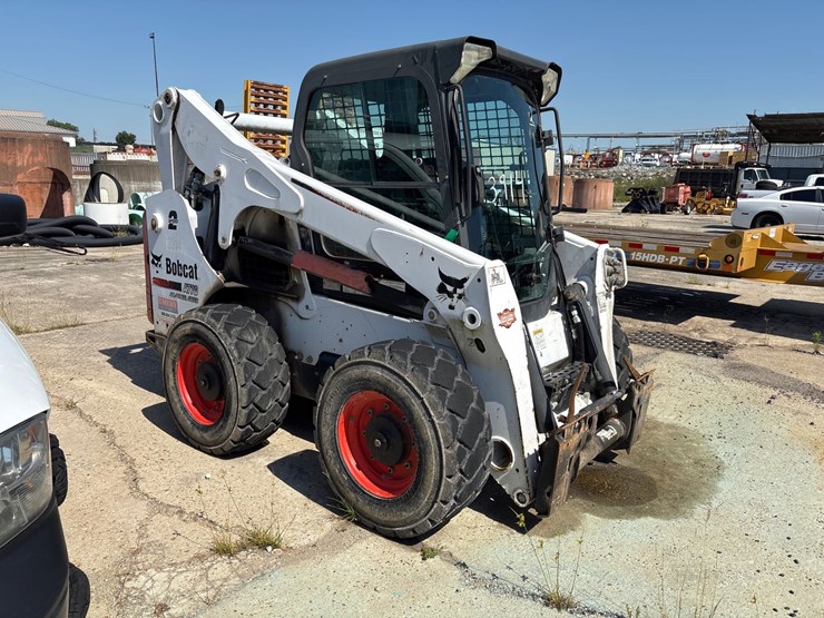 #2-•-2015-bobcat-loader-image-2