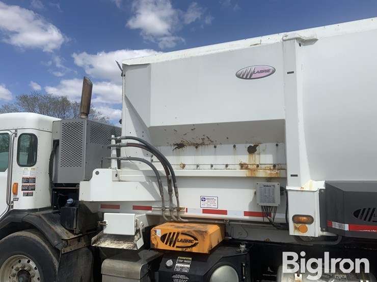 2015-peterbilt-320-image-18