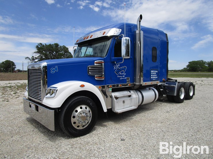 2018-freightliner-122sd-image-1