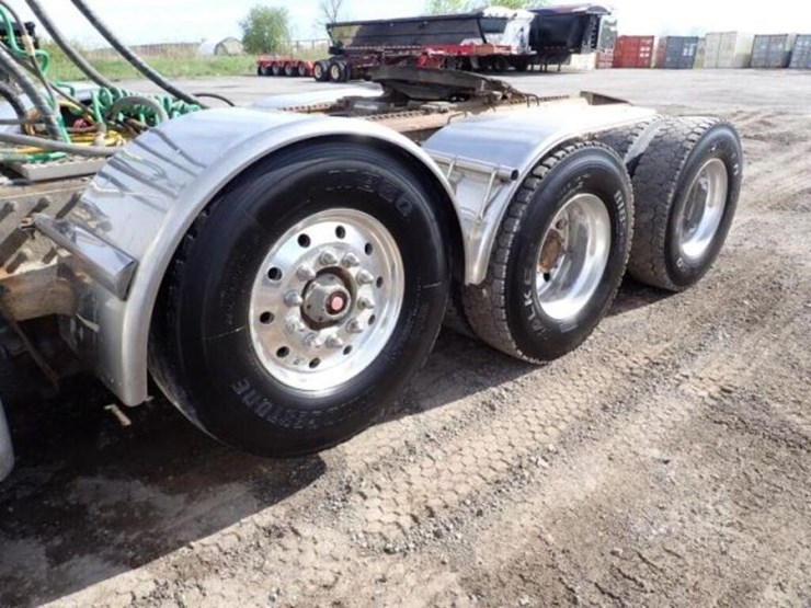 2013-peterbilt-367-image-48