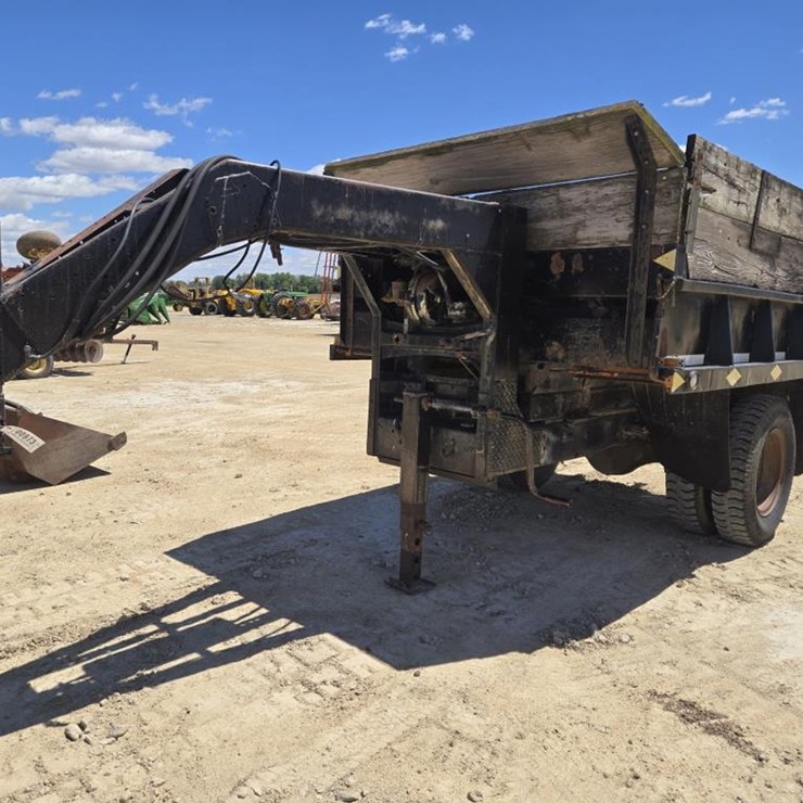 HOMEMADE DUMP TRAILER