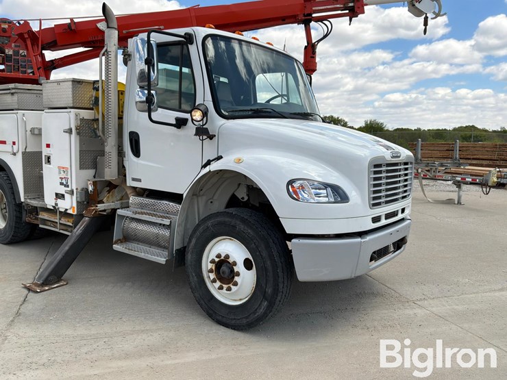2010-freightliner-m2-106-image-13