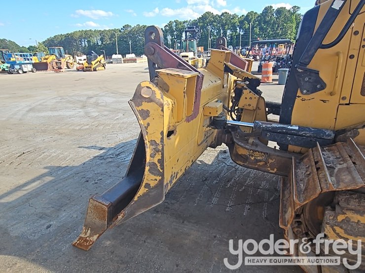 2016-caterpillar-d5k2-lgp-image-9