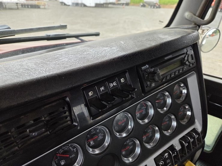 2012-kenworth-t800-image-27