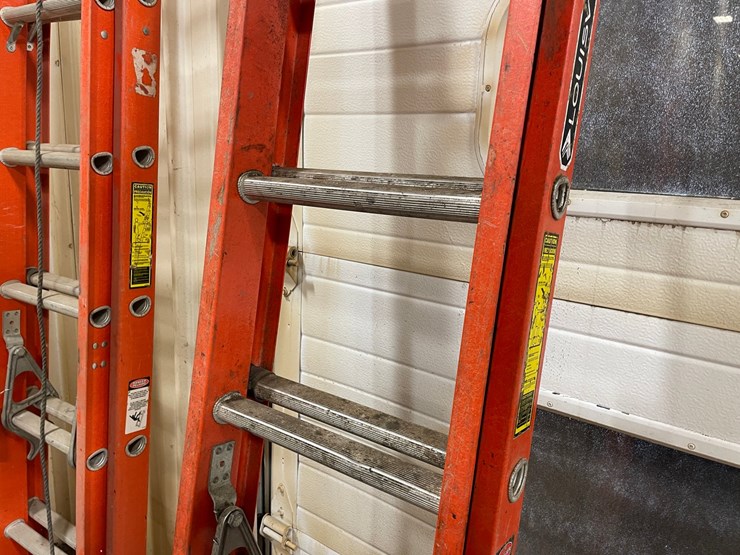 #4585-•-louisville-fiberglass-extension-ladder-image-3
