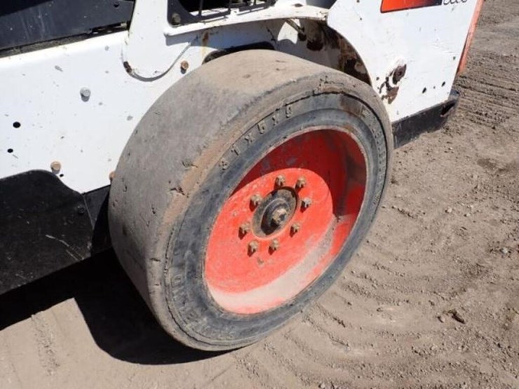 2014-bobcat-s590-image-30