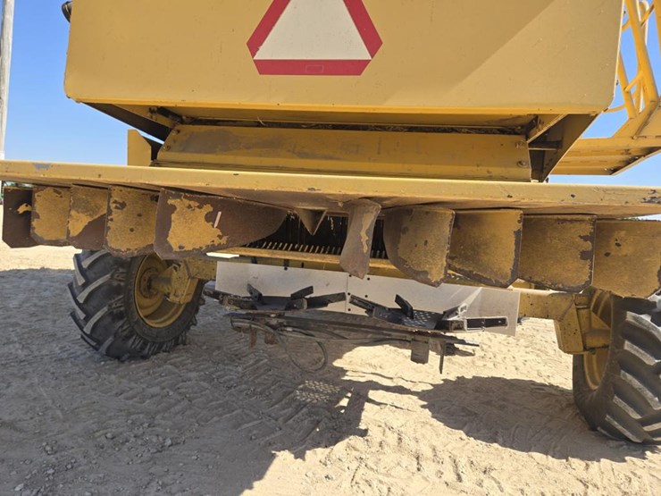 new-holland-tr97-image-11