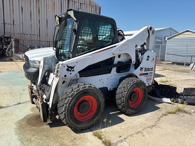 #2-•-2015-bobcat-loader-image-1