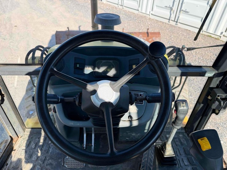 new-holland-b95lr-backhoe-image-25