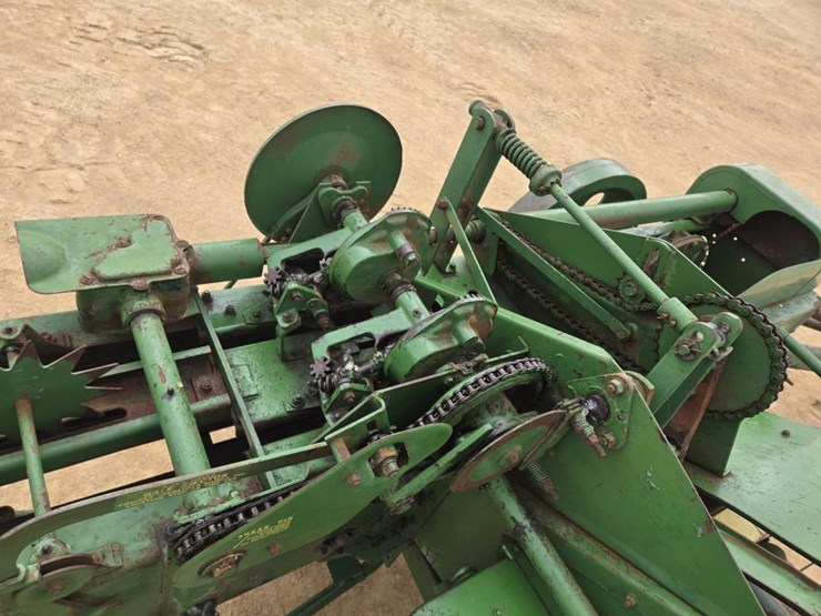 john-deere-24t-image-11