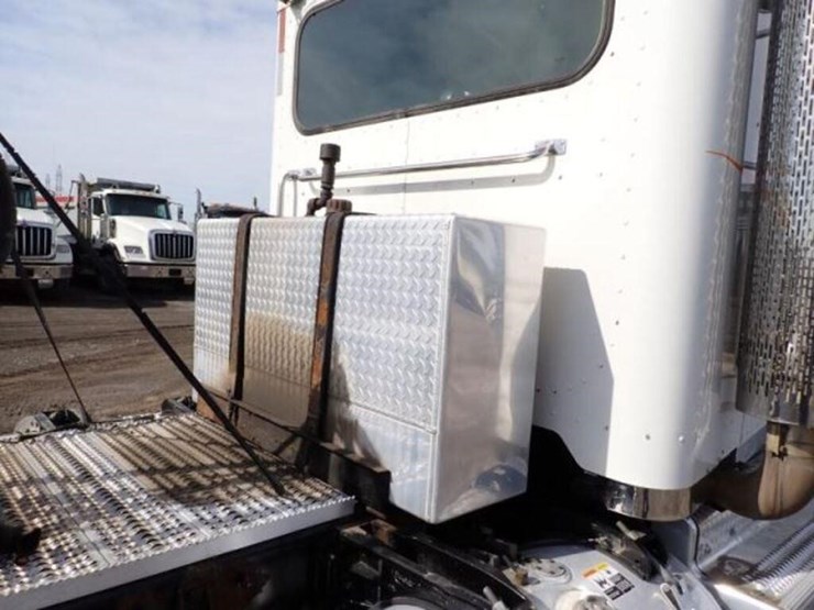 2013-peterbilt-367-image-71