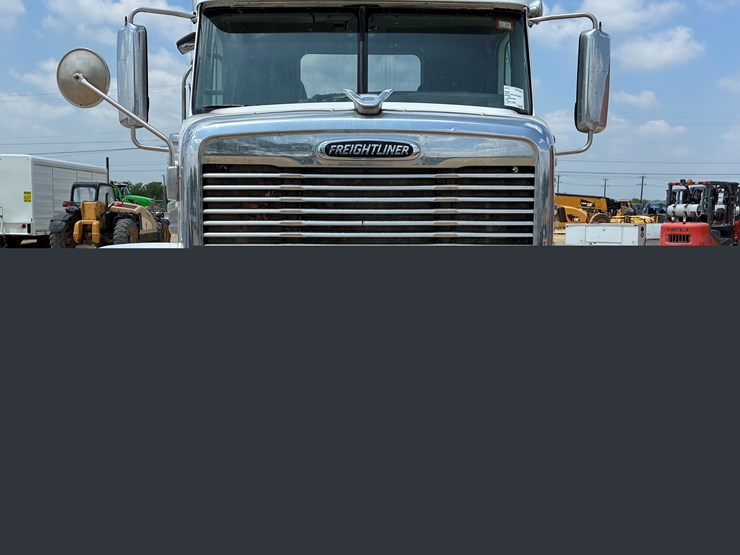 2015-freightliner-coronado-122-sd-image-7