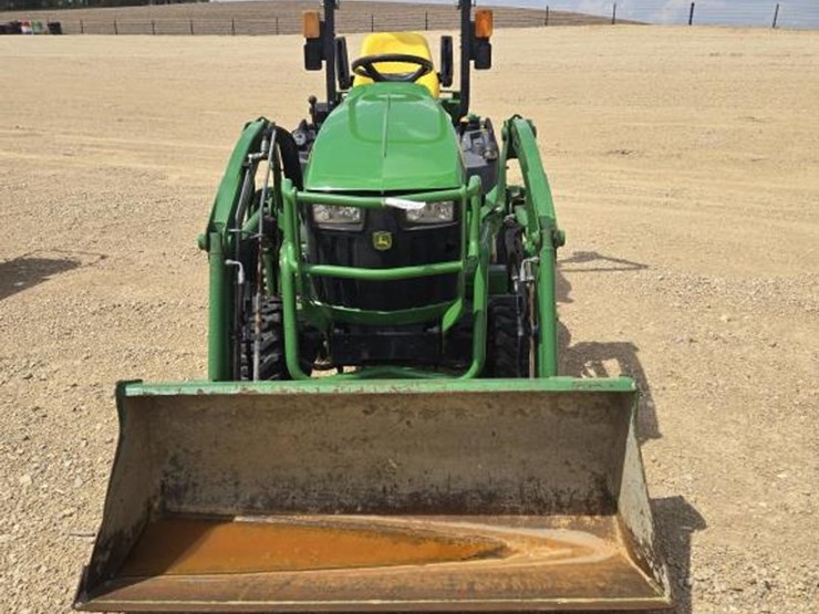 2018-john-deere-1025r-image-2