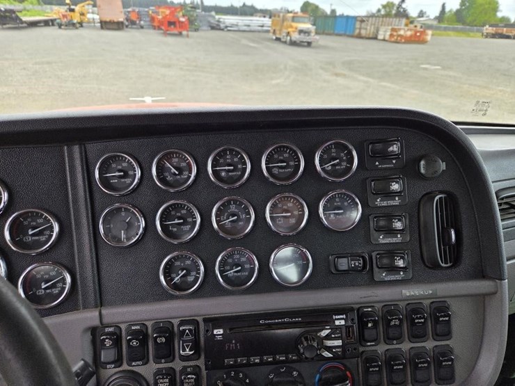 2016-peterbilt-367-image-16